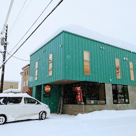 Tbox Hotel Кучан Екстериор снимка