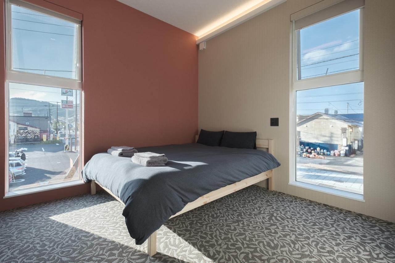 Tbox Hotel Кучан Екстериор снимка