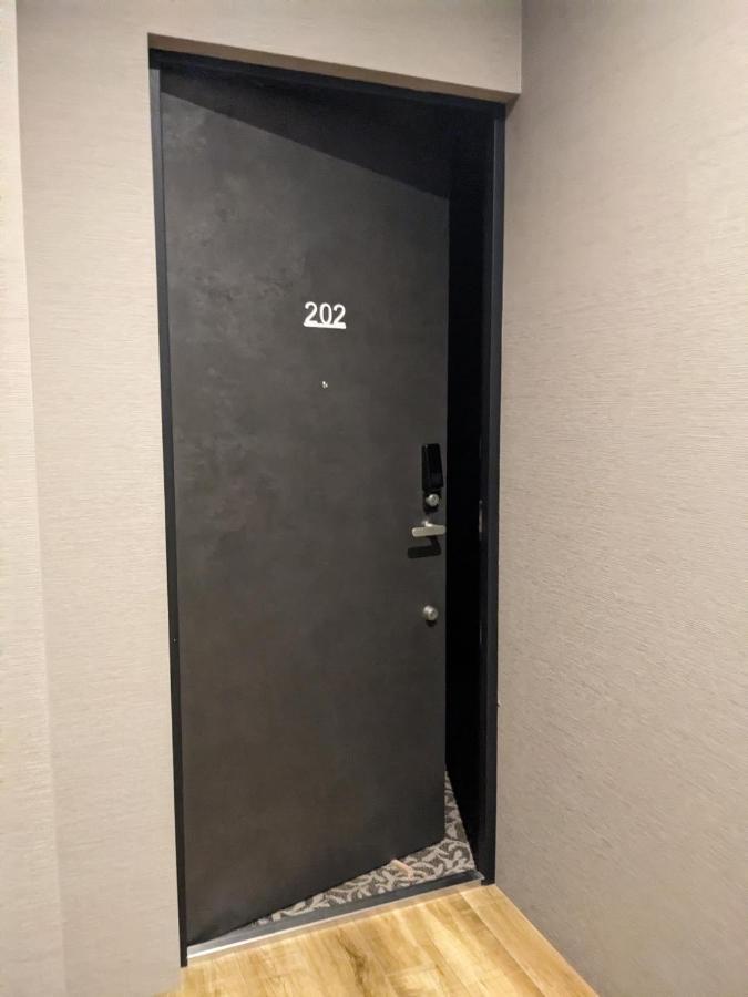 Tbox Hotel Кучан Екстериор снимка